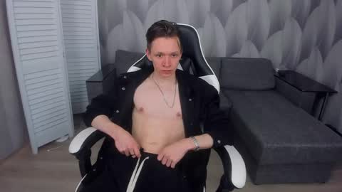 Snapshot of meverik_oushen chatting on April 2026 05:44:02 AM MEVERIK OUSHEN online show from April 2026 05:44:02 AM