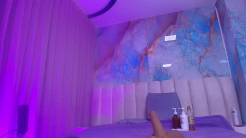 Emi online show from March 2026 07:17:01 PM