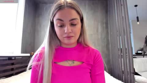 Mia online show from November 2025 03:27:01 AM