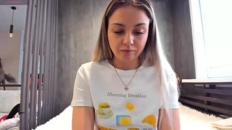 Mia online show from March 2026 03:21:01 AM