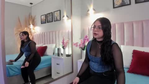 Snapshot of mia__monroe_ chatting on November 2025 12:16:01 PM Mia online show from November 2025 12:16:01 PM