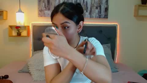 M I A  A Y R A online show from December 2025 04:14:01 PM