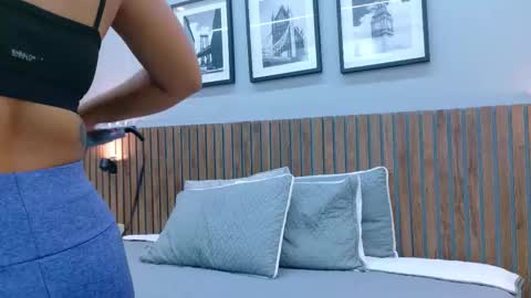 Mia Bellefort online show from February 2026 08:28:01 PM