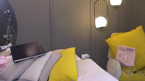 Belmont and Mia online show from March 2026 07:02:02 PM