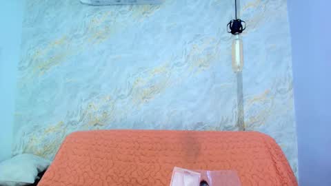 Mia  online show from October 2025 12:01:02 PM