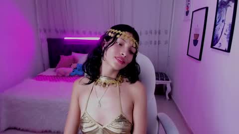 Mia online show from November 2025 09:14:01 PM