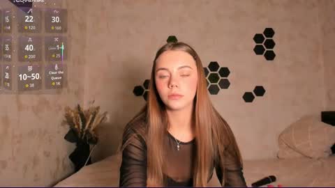 Mia  next stream Thursday 1400 UTC1 Friday 1400 UTC1 online show from September 2025 02:05:02 PM