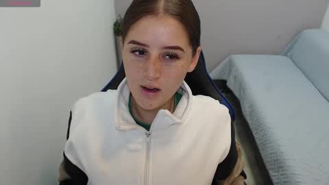 Mia online show from September 2025 01:24:02 PM