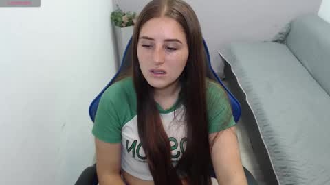 Mia online show from October 2025 01:33:02 PM