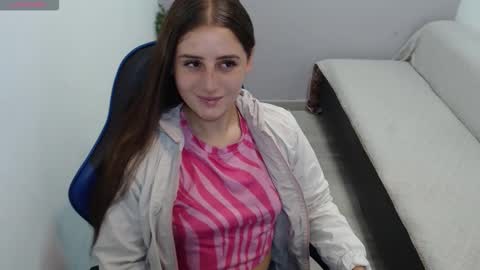 Mia online show from November 2025 01:12:02 PM