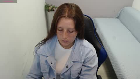 Mia online show from November 2025 01:44:02 PM