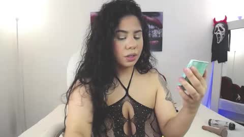 Mia online show from January 2025 11:56:01 PM