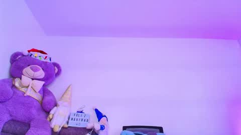 Mia flames online show from December 2025 06:58:01 PM