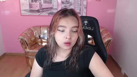 Mia online show from October 2025 12:35:02 PM