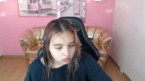 Mia online show from October 2025 12:37:02 PM