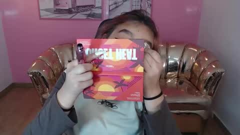 Mia online show from October 2025 01:00:01 PM