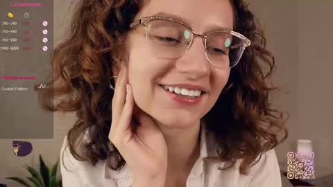 Mia  online show from September 2025 04:10:02 PM