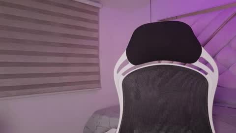 Mia online show from February 2026 03:10:02 AM