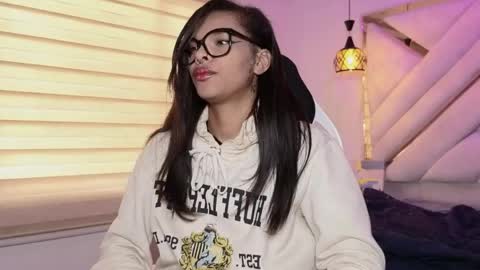 Mia online show from April 2026 05:20:02 PM