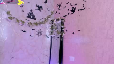 Mia online show from November 2025 03:11:01 PM