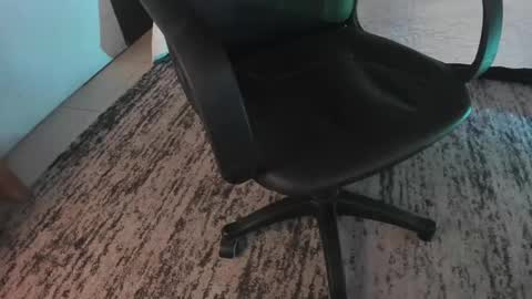 Val  online show from December 2024 07:57:01 PM