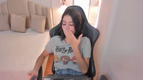 Mia online show from September 2025 07:08:01 AM