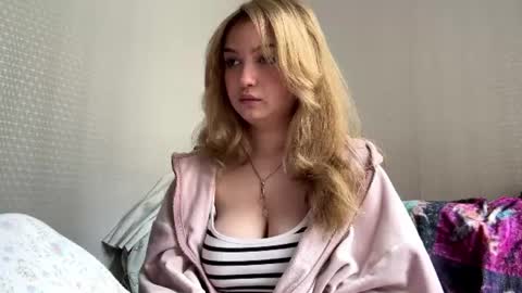 Snapshot of mia_livy chatting on June 2026 04:40:01 AM Miaaa online show from June 2026 04:40:01 AM