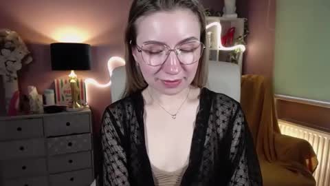 Mia online show from February 2025 02:13:02 PM