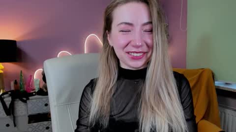 Mia online show from October 2025 06:52:01 AM