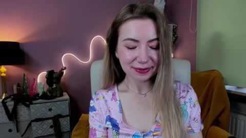 Mia online show from October 2025 07:27:01 AM