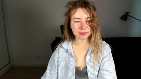 Mia online show from February 2026 07:29:02 AM