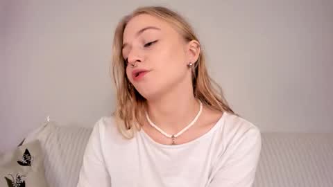 Mia here Appreciate your support online show from February 2026 11:12:02 PM