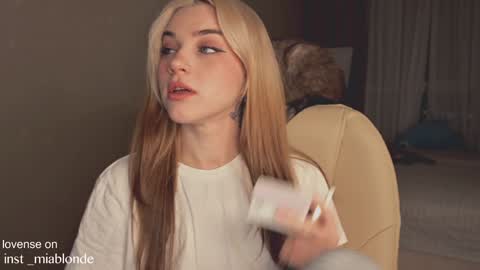 mia_milagros online show from December 2024 12:00:02 AM