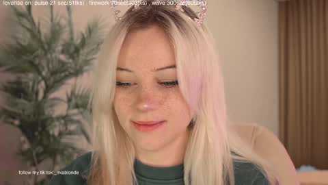 mia_milagros online show from November 2025 09:15:01 PM