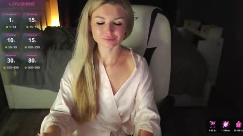 Snapshot of mia_mils chatting on September 2025 06:56:02 PM online show from September 2025 06:56:02 PM