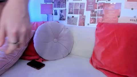 Mia online show from November 2025 02:20:01 AM