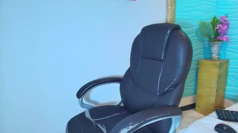 Snapshot of mia_montess chatting on January 2026 06:23:01 PM mia montess online show from January 2026 06:23:01 PM