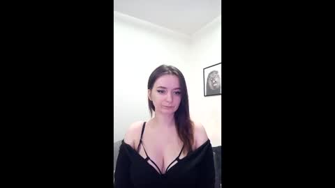 Mia online show from February 2026 09:13:01 AM