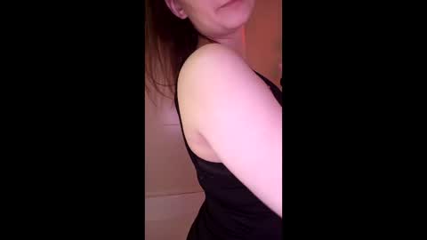 Mia online show from February 2026 12:07:01 AM