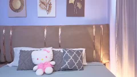 Snapshot of mia_naive chatting on July 2026 12:11:01 PM Mia online show from July 2026 12:11:01 PM