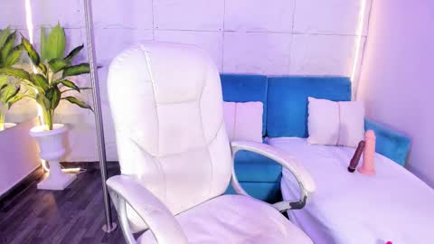 Mia online show from January 2026 12:29:02 PM