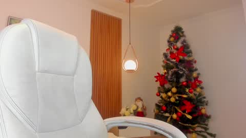 Mia Nevaeh - follow me online show from December 2024 09:05:01 PM