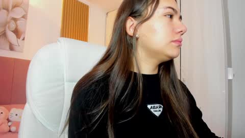 Mia Nevaeh - follow me online show from January 2025 08:10:01 PM