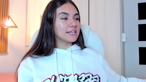 Mia Nevaeh - follow me online show from January 2025 07:59:02 PM