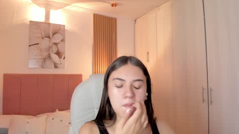 Mia Nevaeh - follow me online show from February 2025 09:15:01 PM