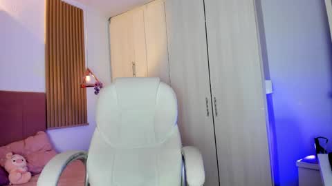 Snapshot of mia_nevaeh chatting on May 2026 03:40:01 PM Mia Nevaeh - follow me online show from May 2026 03:40:01 PM