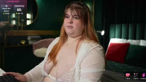 Snapshot of mia_of_your_dreams chatting on May 2026 05:51:01 PM Sweet Mia online show from May 2026 05:51:01 PM