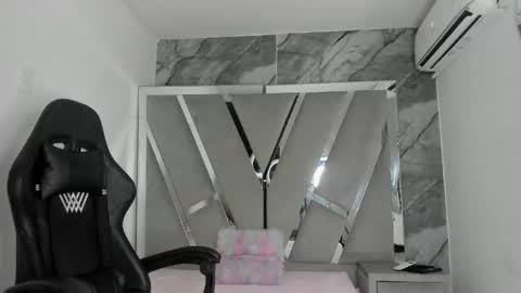 mia_petiteht online show from May 2026 08:47:01 PM