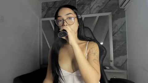 mia_petiteht online show from May 2026 08:28:01 PM