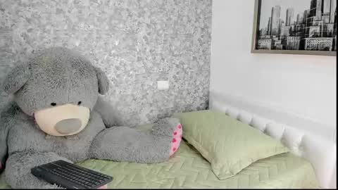 Snapshot of mia_petithe chatting on May 2026 02:41:01 AM Mia online show from May 2026 02:41:01 AM